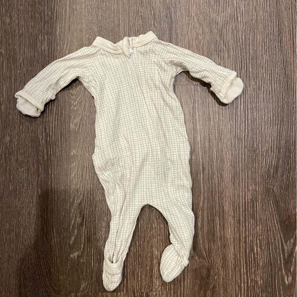 Goumi footie pjs size newborn